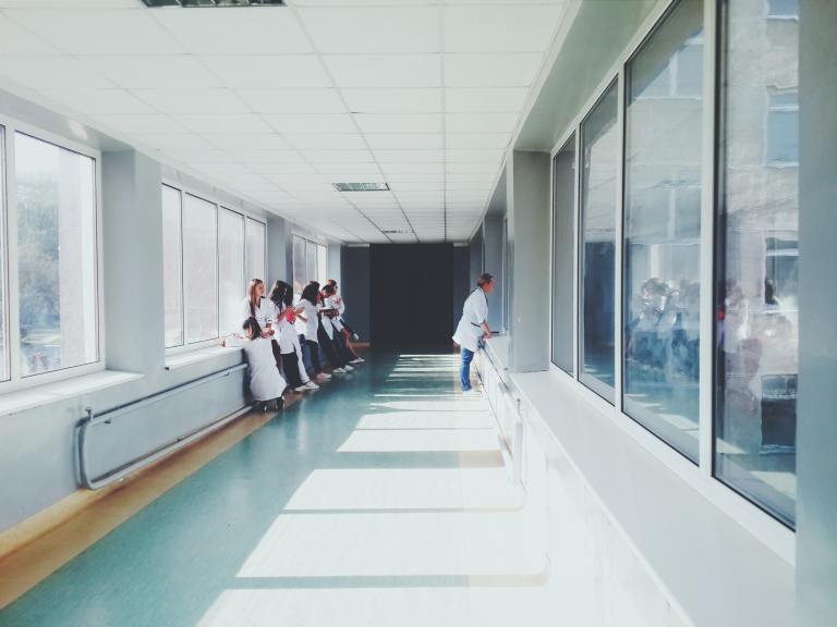 corredor de hospital