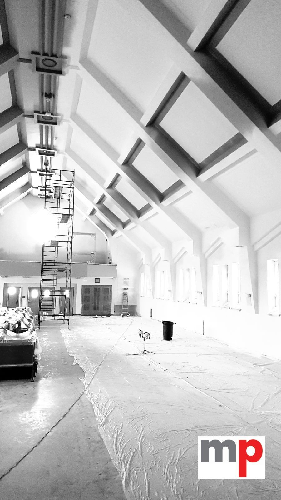 Intérieur rénovation sous voûte avec échafaudage