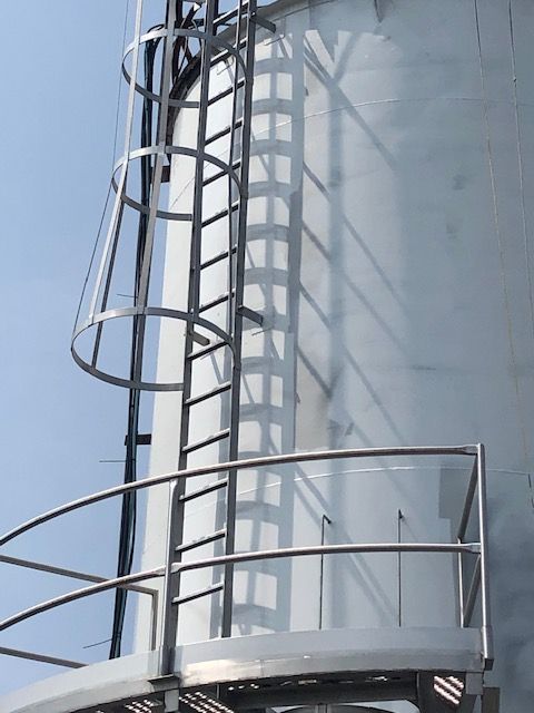 Échelle sécurisée silo extérieur