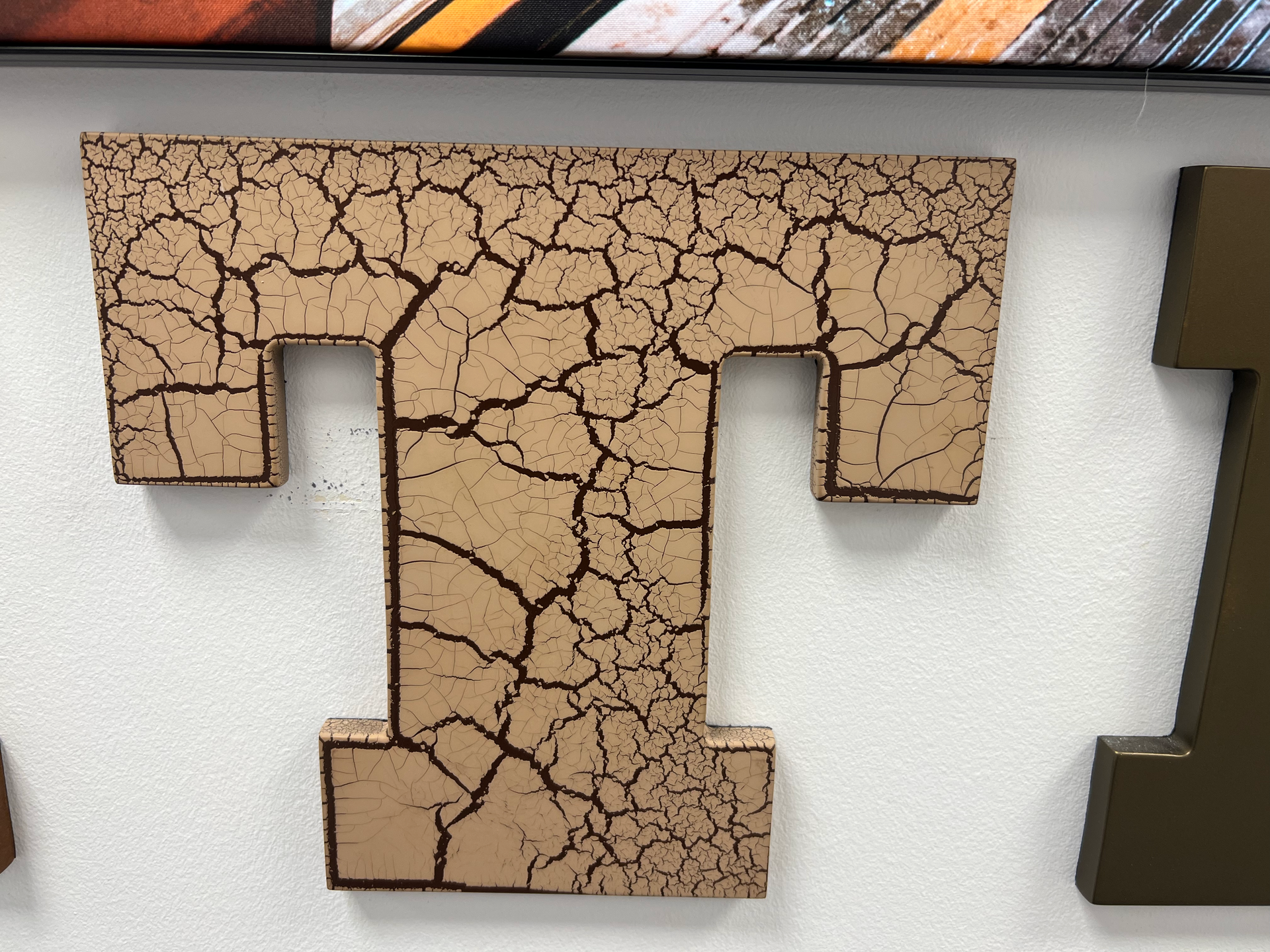 crackle effect sign
