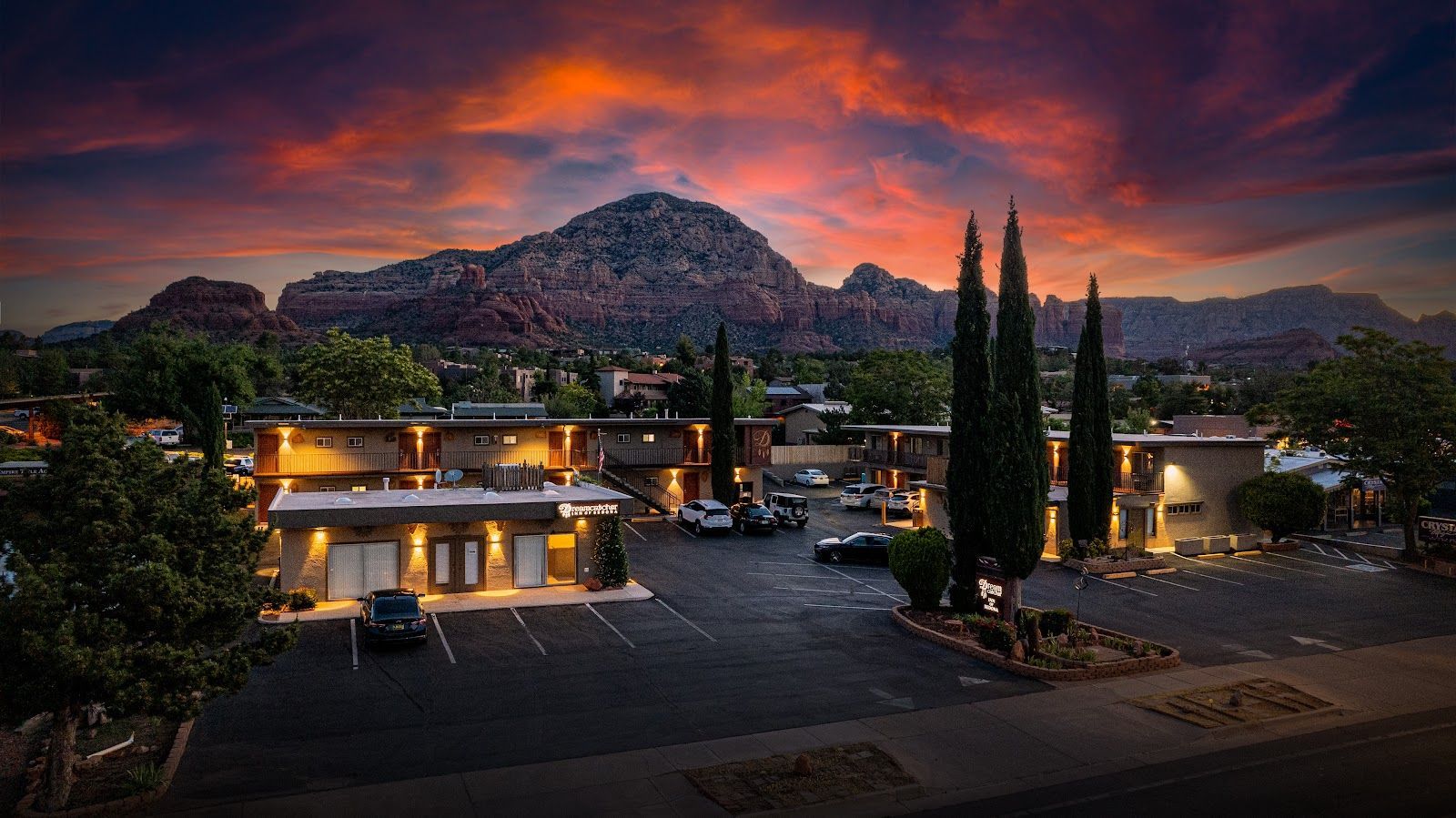 Dreamcatcher Inn of Sedona exterior at sunset