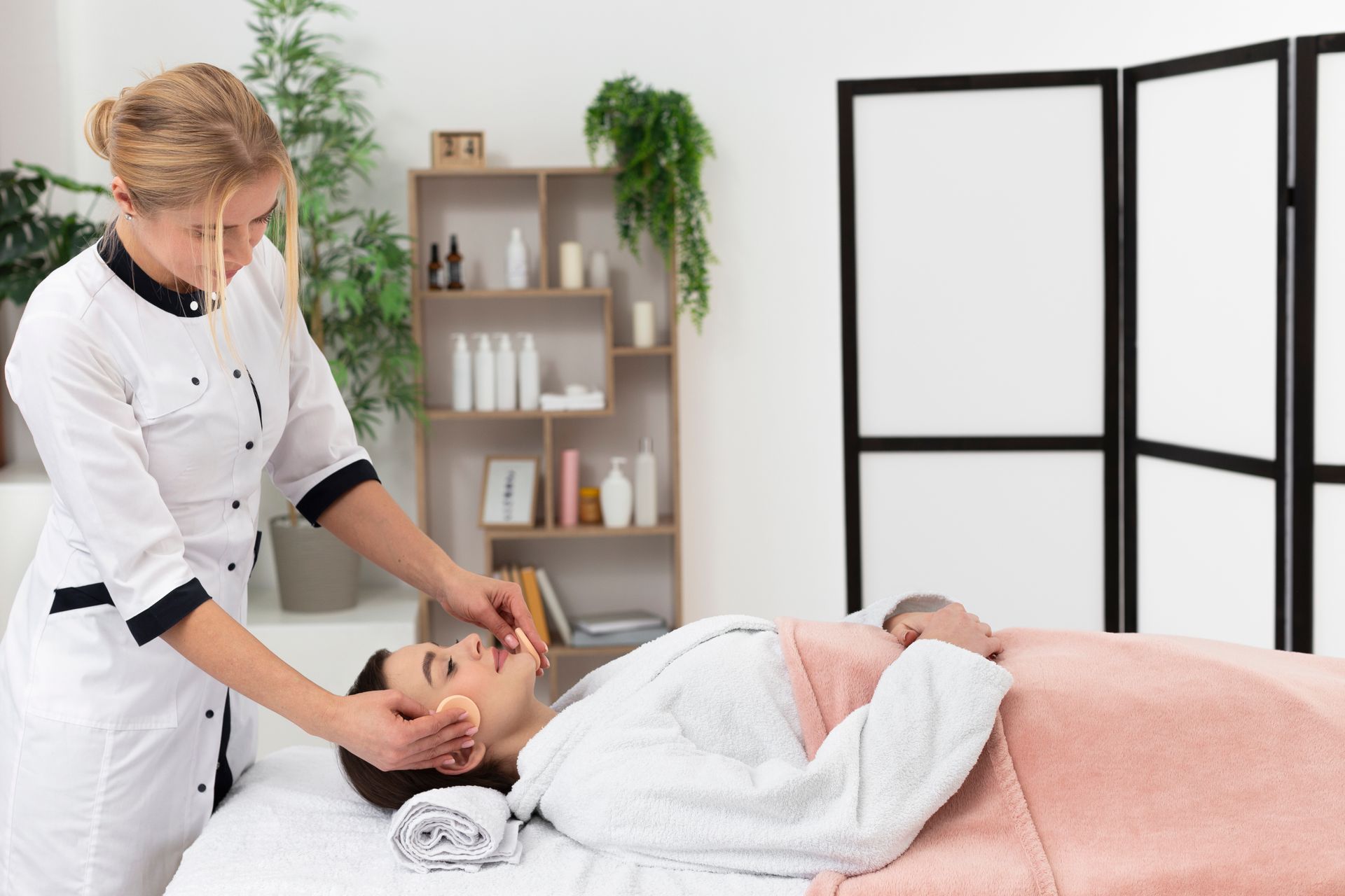 A woman is giving a man a massage in a spa.