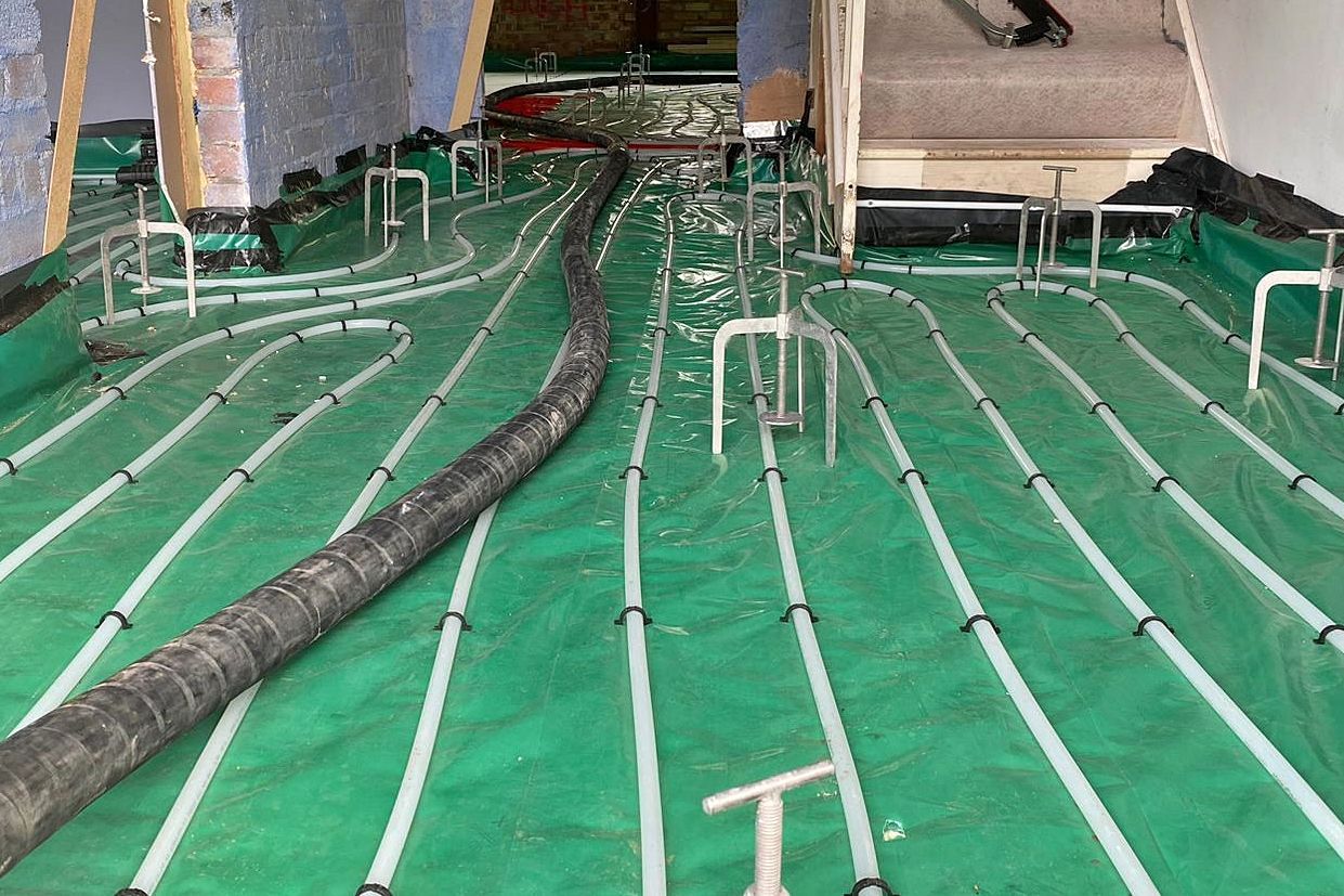 JC Flow Screeds is a Colchester based liquid flow screed contractor for Suffolk and Essex