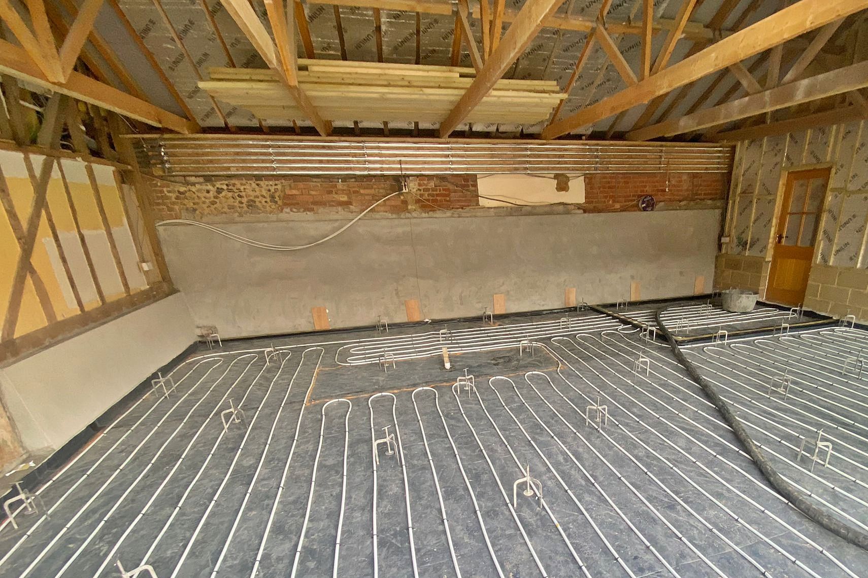 JC Flow Screeds is a Colchester based liquid flow screed contractor for Suffolk and Essex under floor heating screed preparation