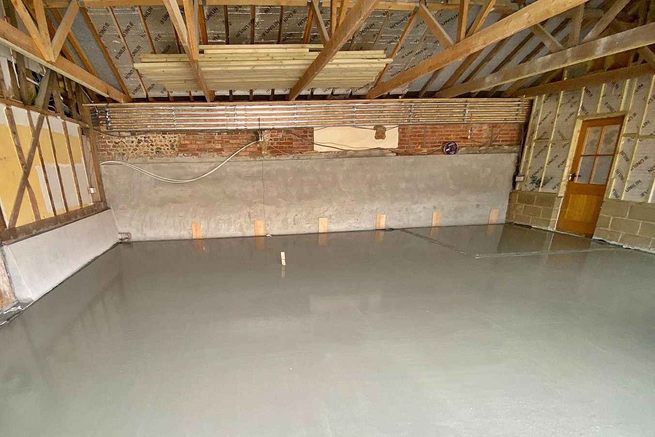 JC Flow Screeds is a Colchester based liquid flow screed contractor for Suffolk and Essex under floor heating screed finished flooring