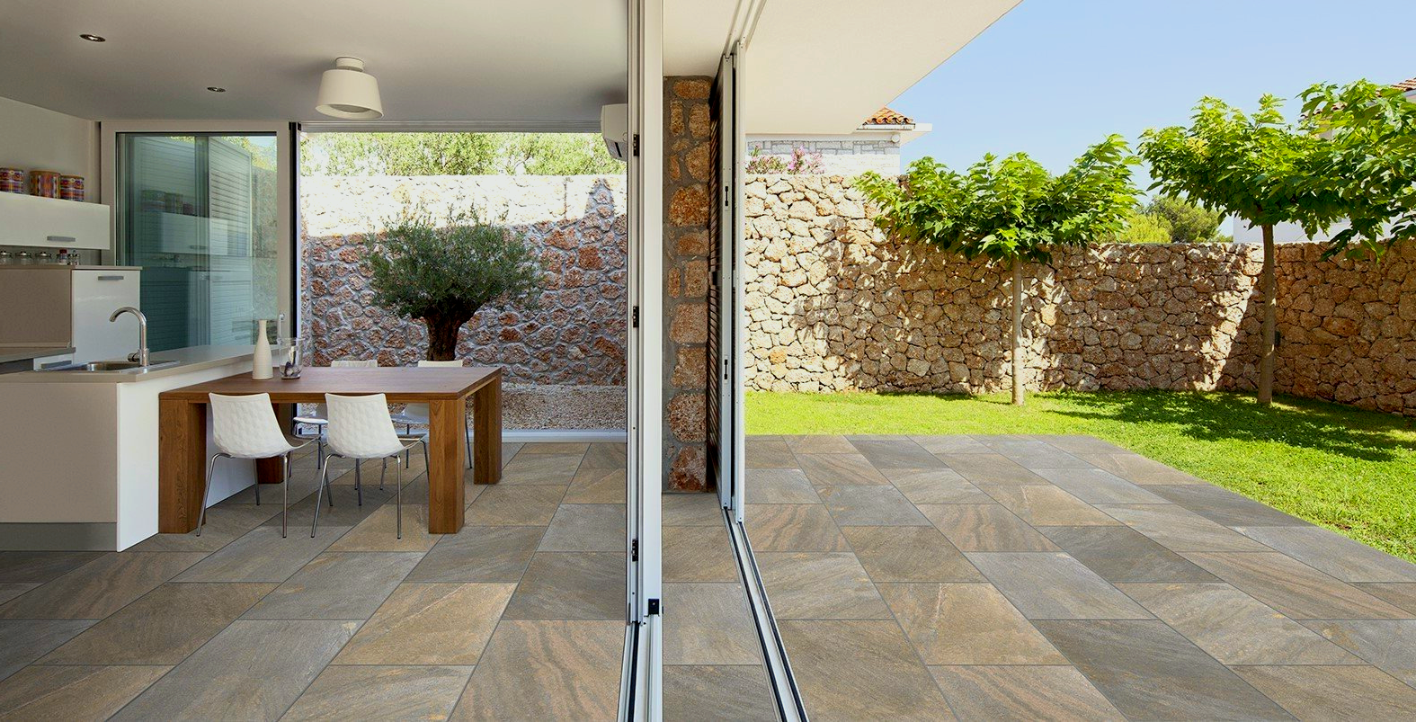 Outdoor Tiling Sydney | Patios, Balconies & Pool Surrounds