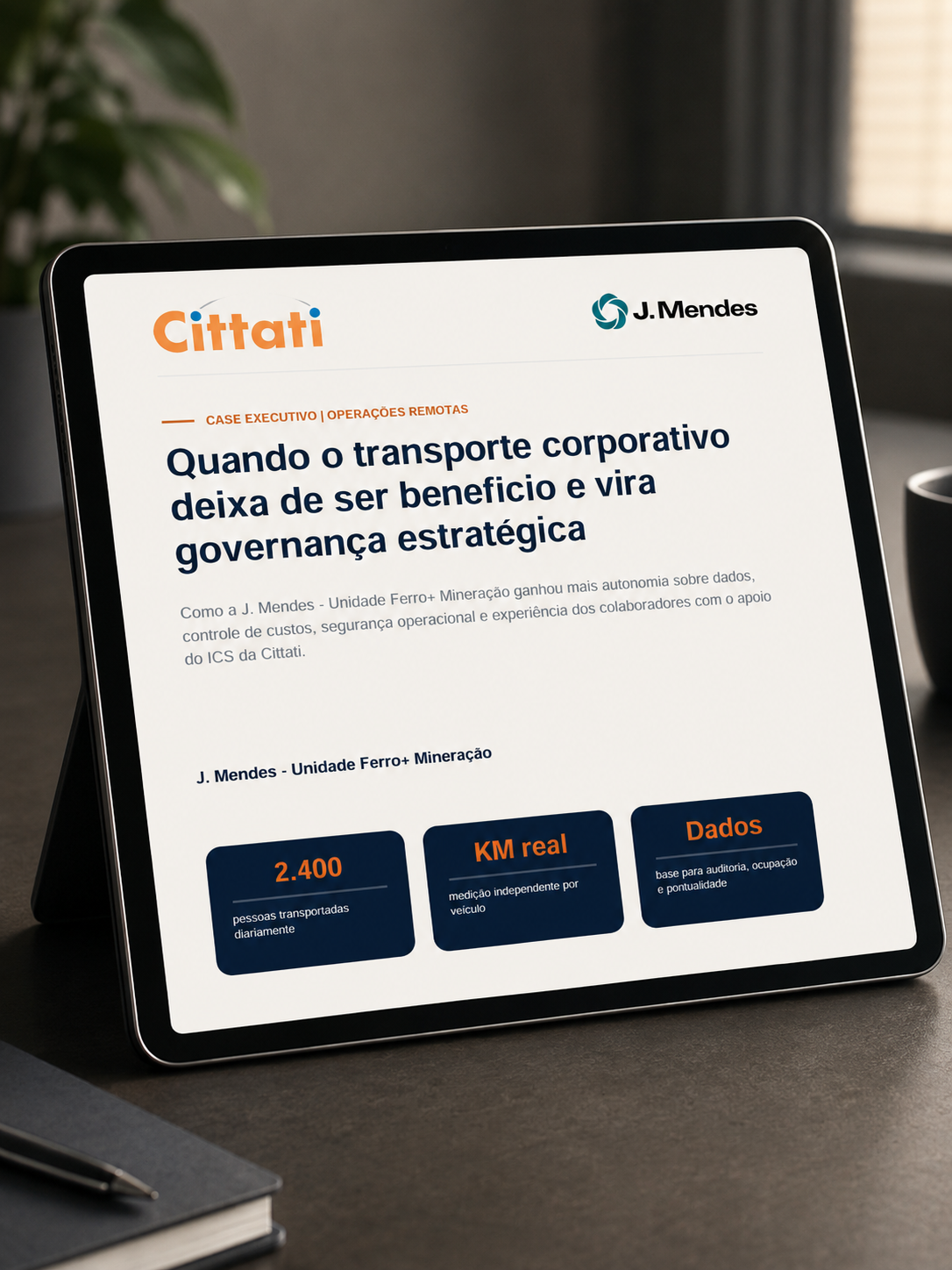 Tablet exibindo um slide de apresentação em português sobre transporte corporativo e governança estratégica em uma mesa.