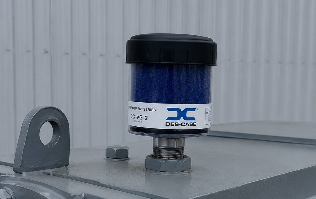 Des-Case DC VG 2 fitted to hydraulic oil storage tank