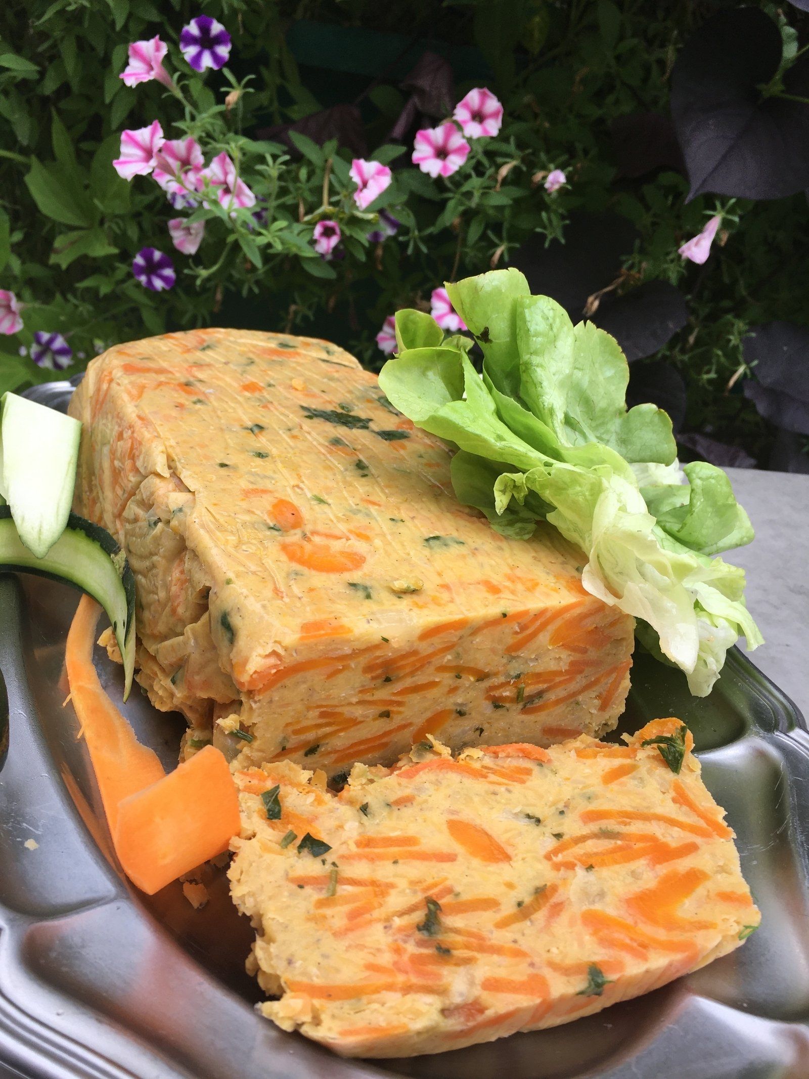 terrine de légumes et feuille de salade