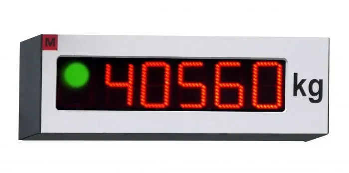 Display digitale che mostra il peso di 40560 kg. La luce verde è accesa, lo schermo è rosso.