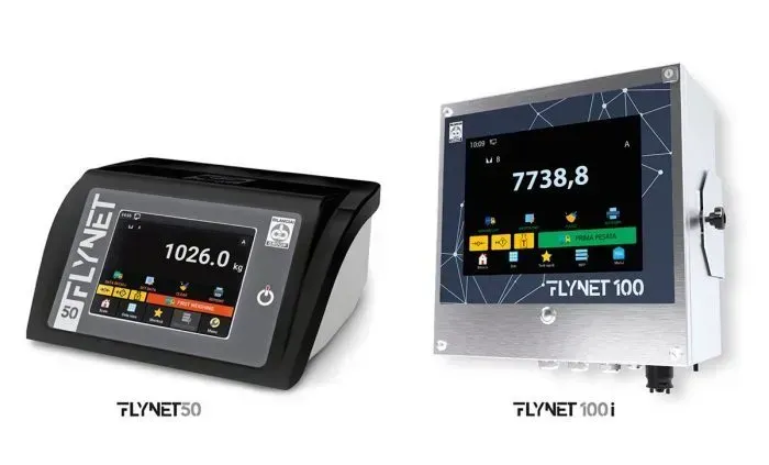 Due display digitali FLYNET: uno nero (90) e uno argentato (100I), che mostrano letture numeriche e icone dell'interfaccia.