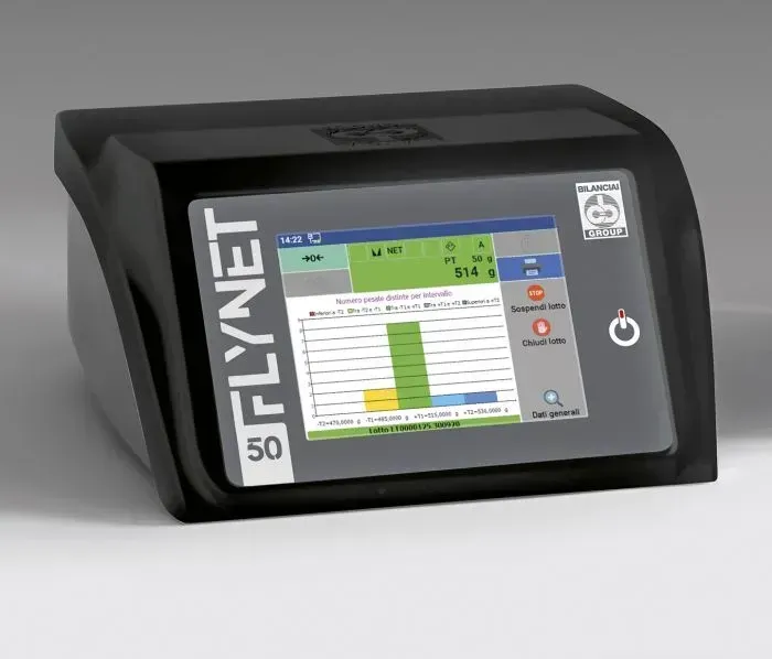 Dispositivo FLYNET 50 nero con touchscreen che visualizza un grafico e dati.