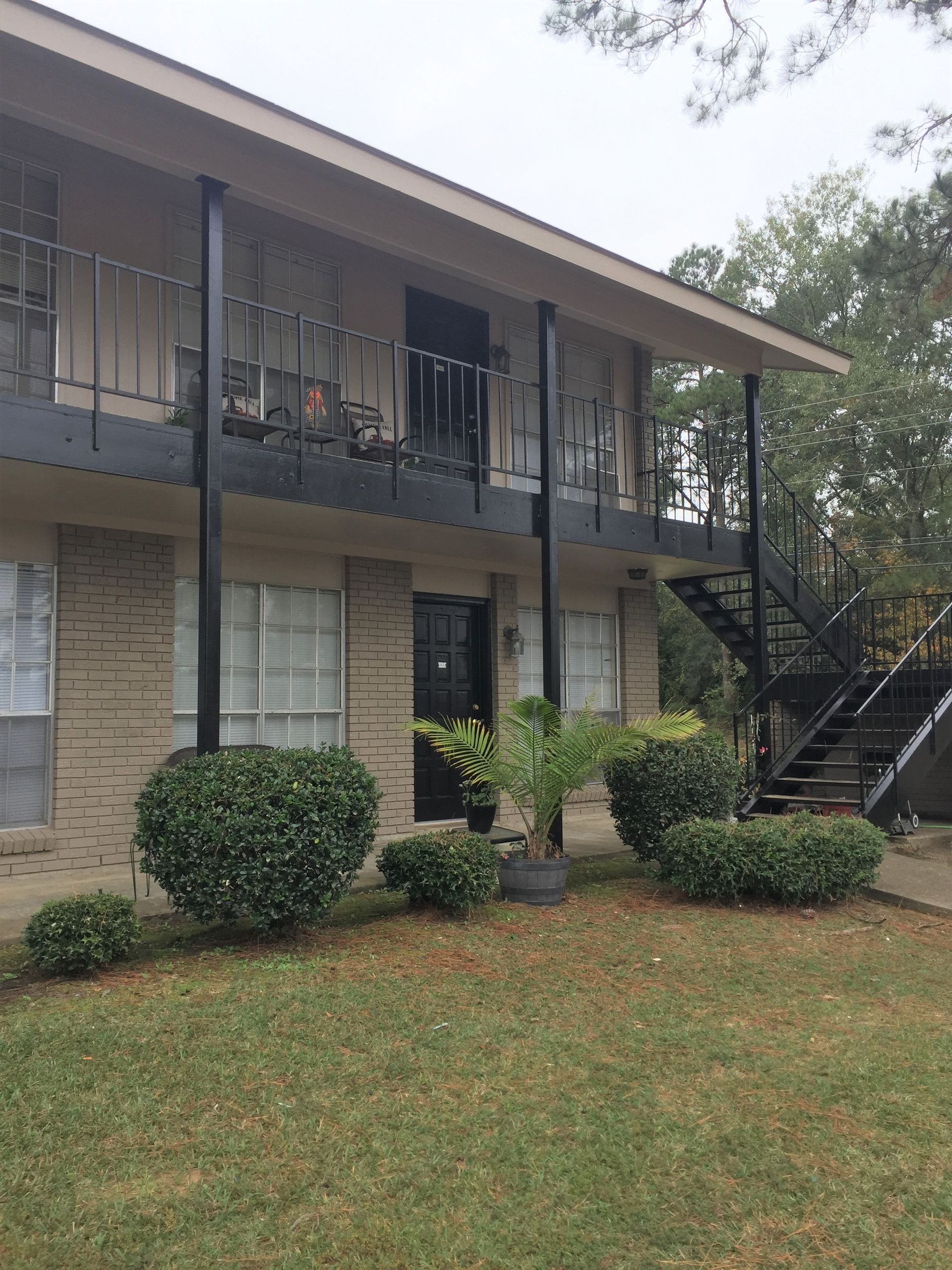 A large apartment building with stairs leading up to the second floor