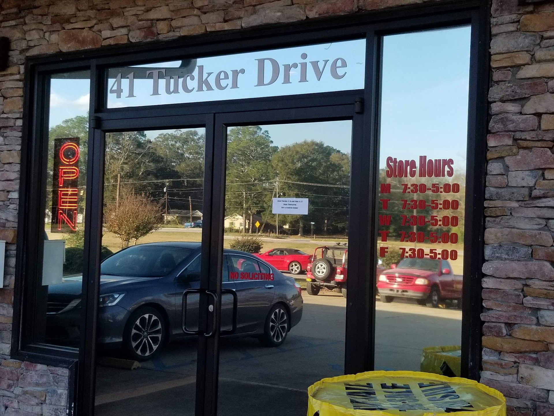 D&D Auto LLC Front Entrance At 41 Tucker Drive In Wetumpka AL | D&D Auto, LLC