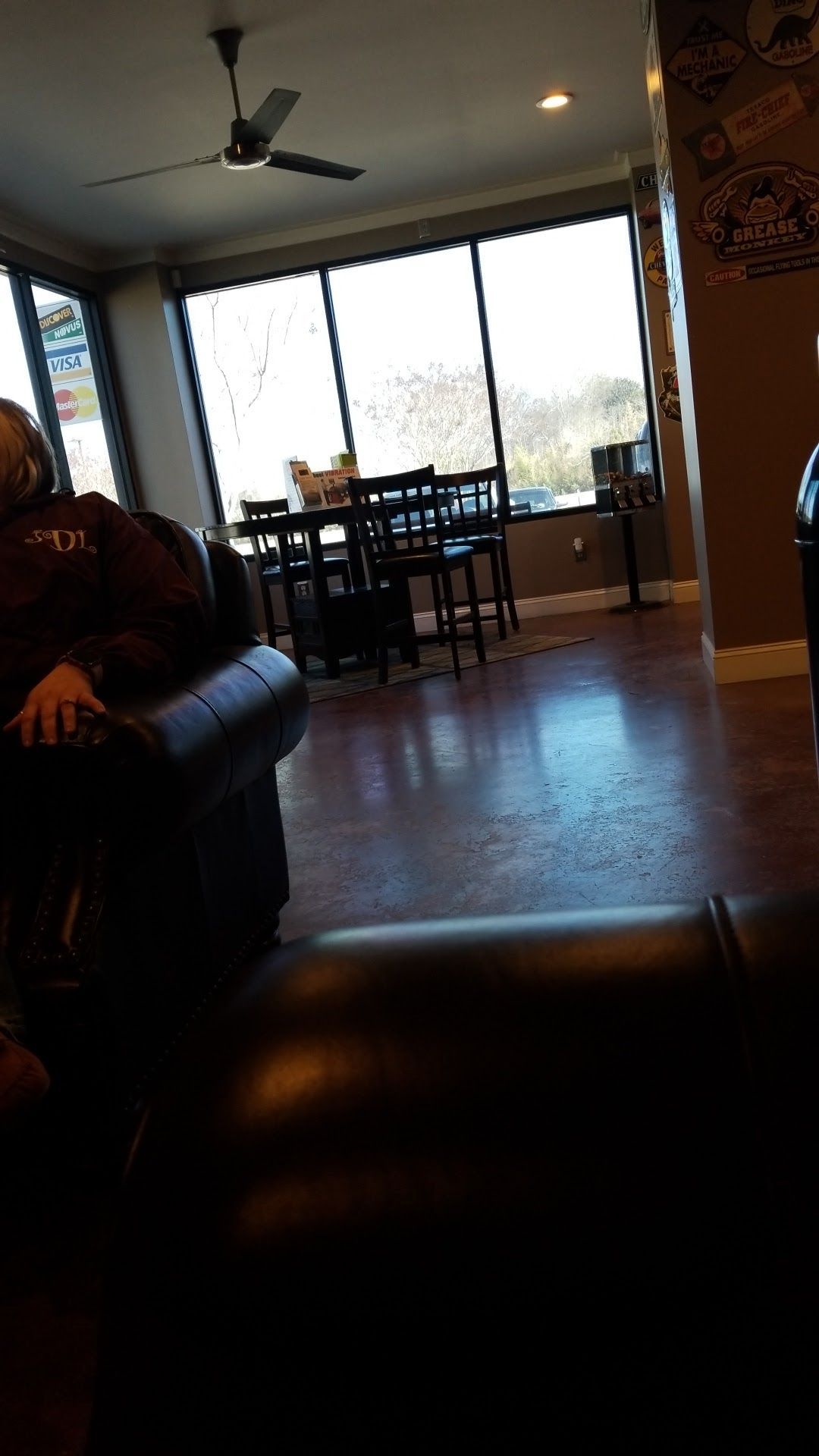 Auto Repair Shop Waiting Area In Wetumpka AL | D&D Auto, LLC