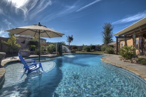 pool cleaning service contractor
