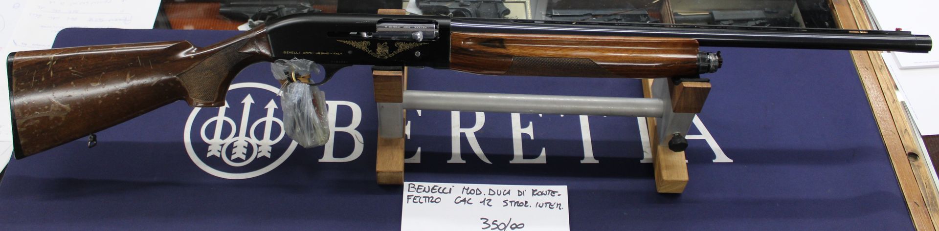 Fucile semiautomatico Benelli modello Duca di Montefeltro calibro 12 con strozzatori intercambiabili.
Prezzo di 350,00€