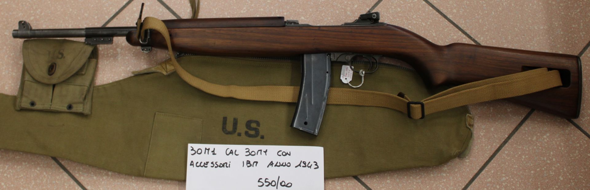 Carabina semiautomatica IBM calibro 30M1  con accessori, anno 1943.
Prezzo di 550,00€