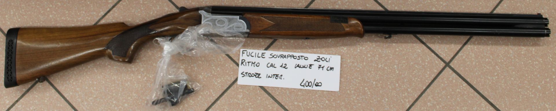 Fucile sovrapposto Zoli modello Ritmo calibro 12 con canne da 71 centimetri e strozzatori intercambiabili.
Prezzo di 400,00€