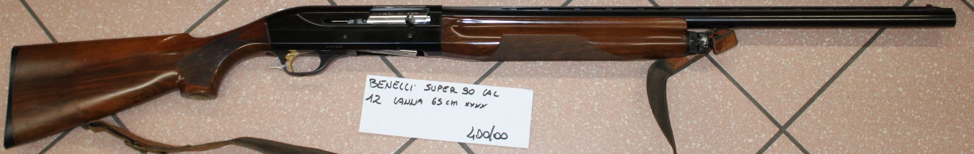 Fucile semiautomatico Benelli modello Super 90 calibro 12 con canna da 65 centimetri xxxx.
Prezzo di 400,00€