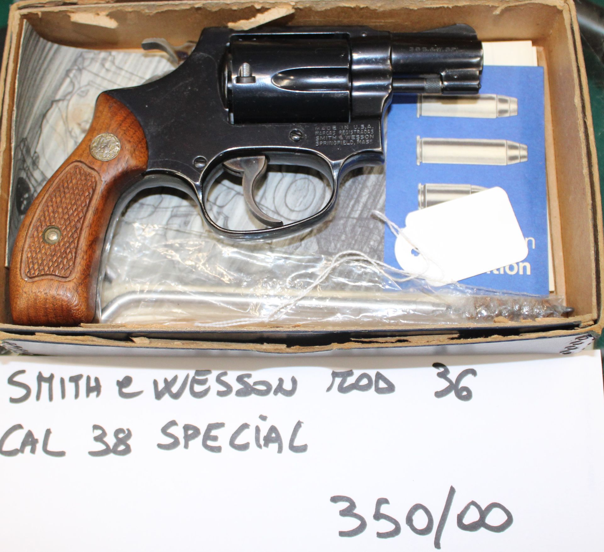 Rivoltella Smith & Wesson modello 36 calibro 38 special.
Prezzo di 350,00e
