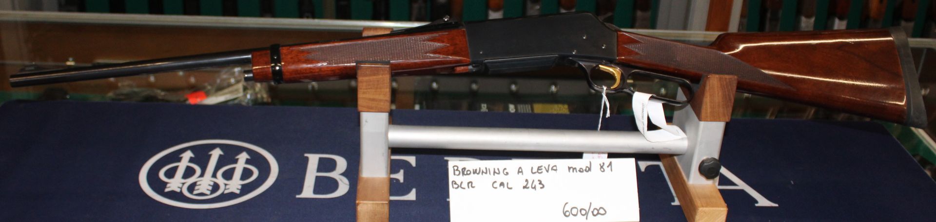 Carabina a leva Browning a leva modello 81 BLR calibro 243.
Prezzo di 600,00e