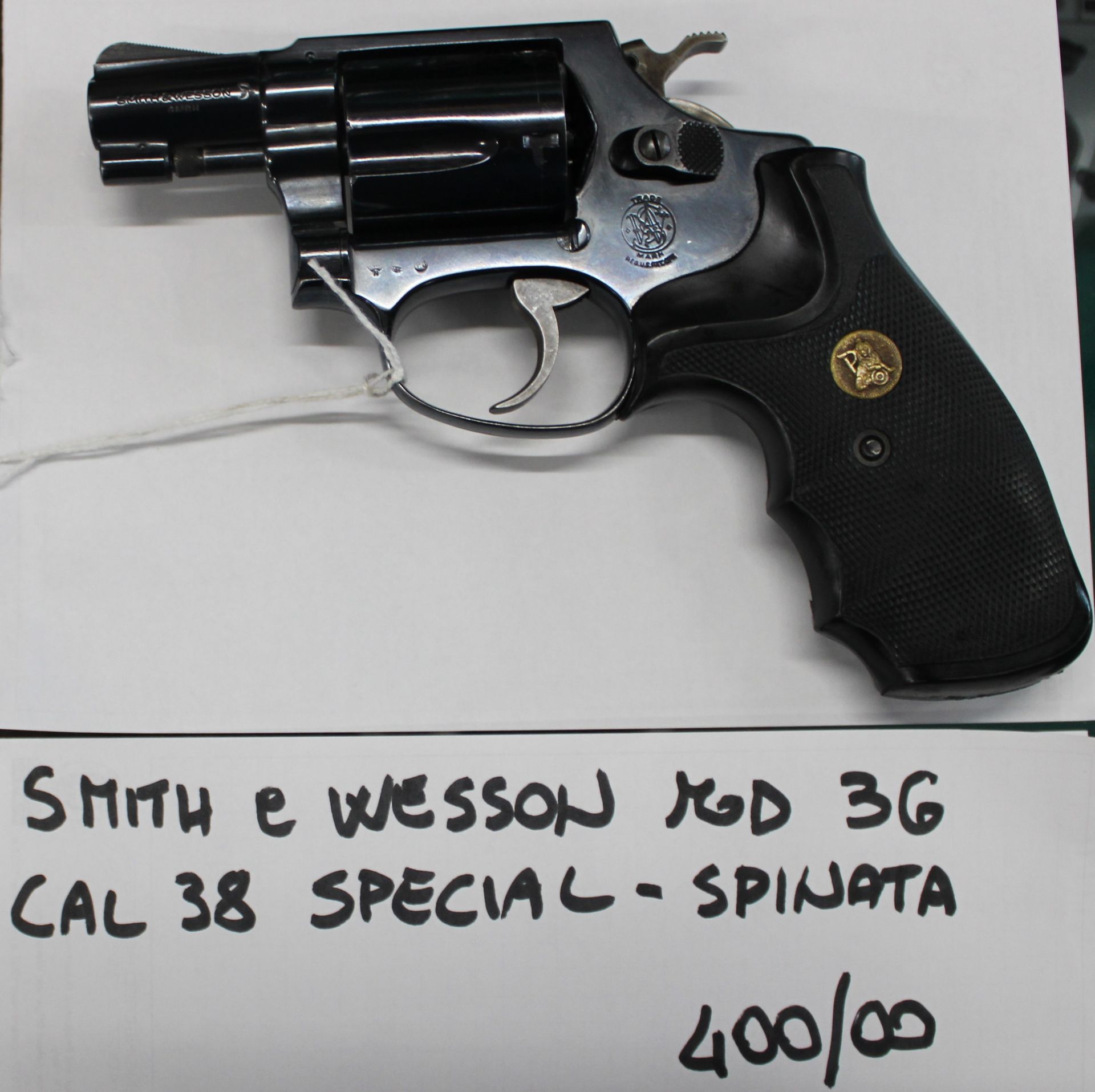 Rivoltella tamburo Smith & Wesson modello 36 calibro 38 Special - spinata.
Prezzo di 400,00€