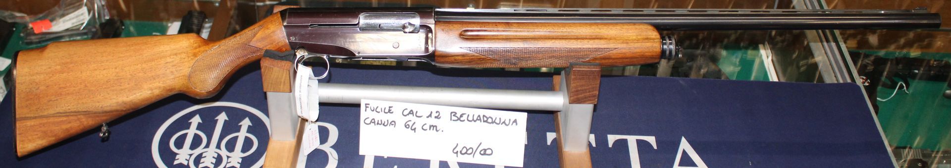 Fucile semiautomatica Belladonna calibro 12 con canna da 64 centimetri.
Prezzo di 400,00€