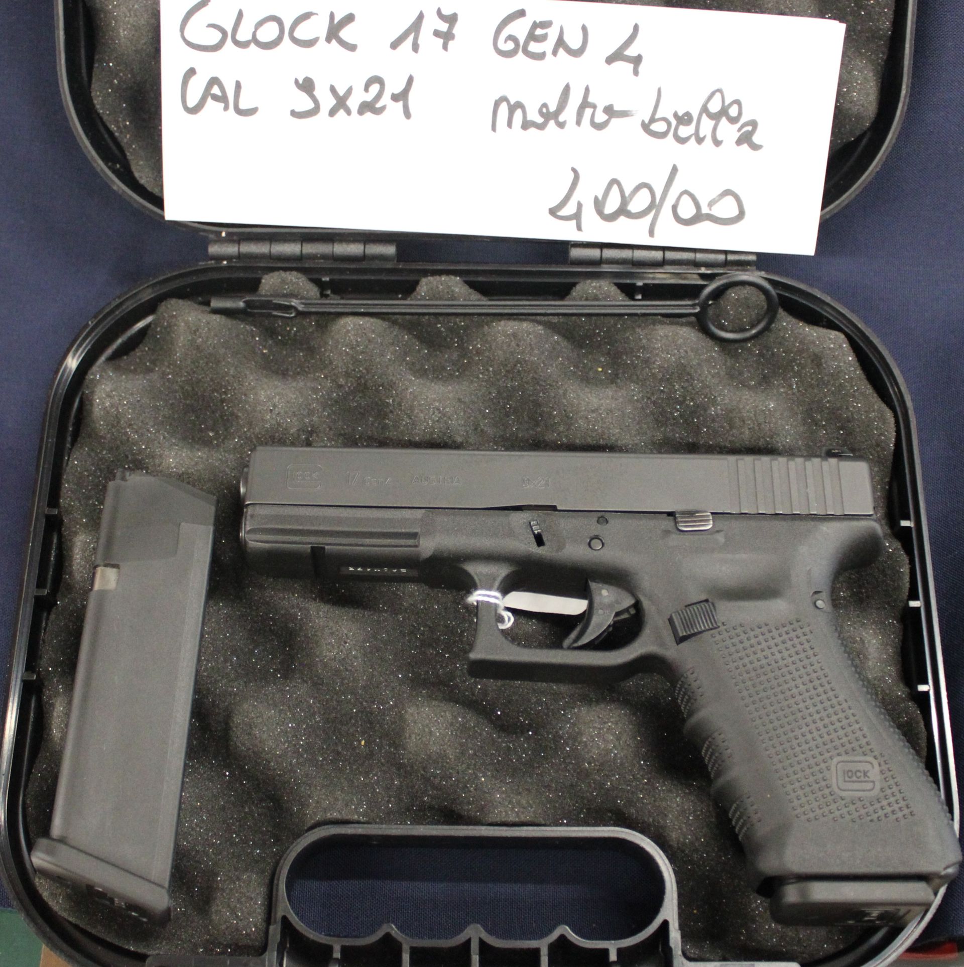 Pistola semiautomatica Glock modello 17 Gen 4 calibro 9x21.
Molto bella.
Prezzo di 400,00€