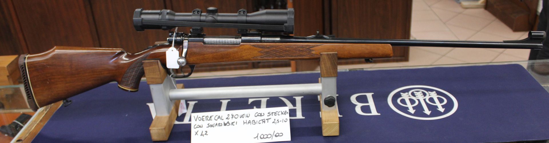 Carabina otturatore girevole Voere calibro 270 Win con Stecker e ottica swarovski habict 2.5-10x42.
Prezzo di 1000,00€