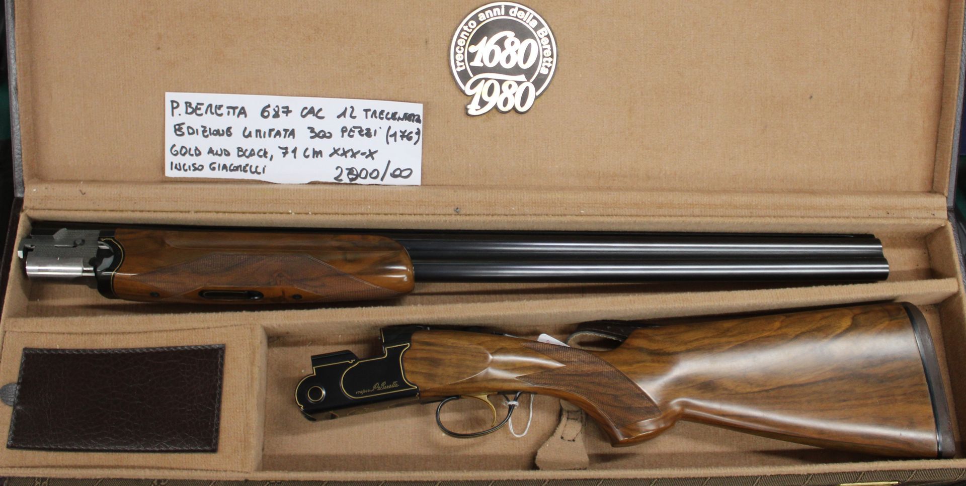 Sovrapposto P.Beretta 687 calibro 12 modello Black and Gold Trecentennial   176/300 con canne da 71 centimetri xxx-x. Inciso da bottega Giacomelli.
Prezzo di 2000,00€