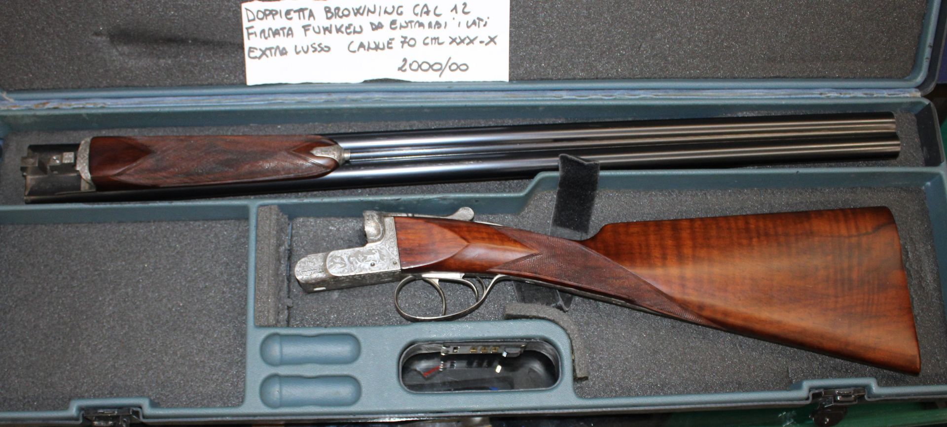 Doppietta Browning calibro 12 extra lusso  firmata Funken da entrambi i lati. Canne da 70 centimetri xxx-x.
Prezzo di 2000,00€