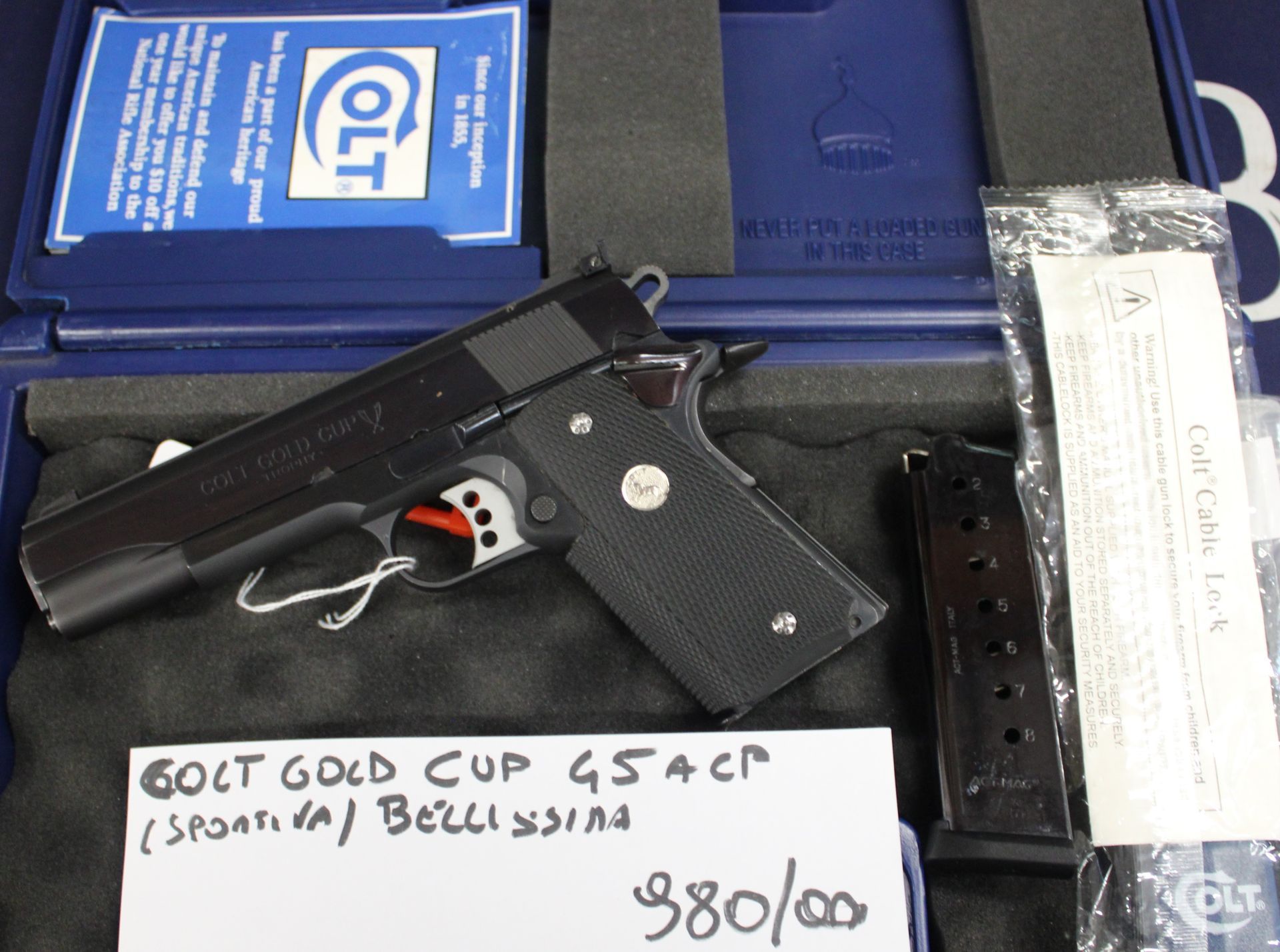 Pistola semiautomatica Colt modello Gold Cup calibro 45 ACP.
Catalogata Sportiva, bellissima.
Prezzo di 980,00€
