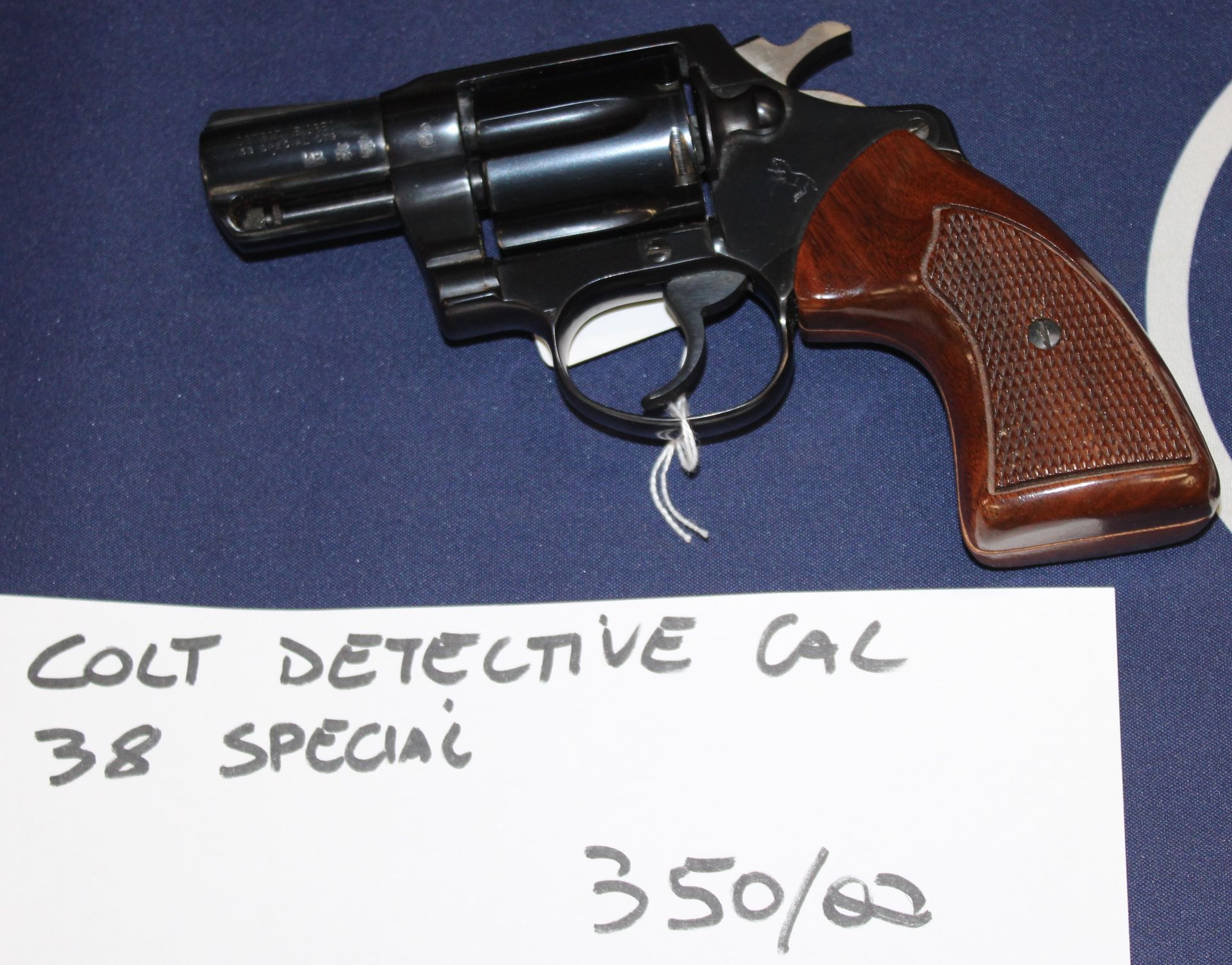 Rivoltella Colt Detective calibro 38 special.
Prezzo di 350,00€