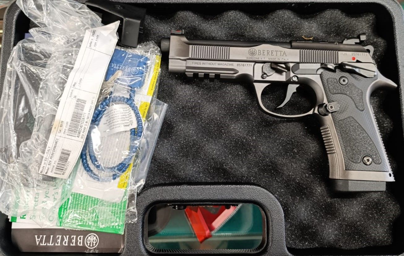 Pistola Semiautomatica P.Beretta modello 92X Dark series calibro 9x19.
Prezzo di 990,00