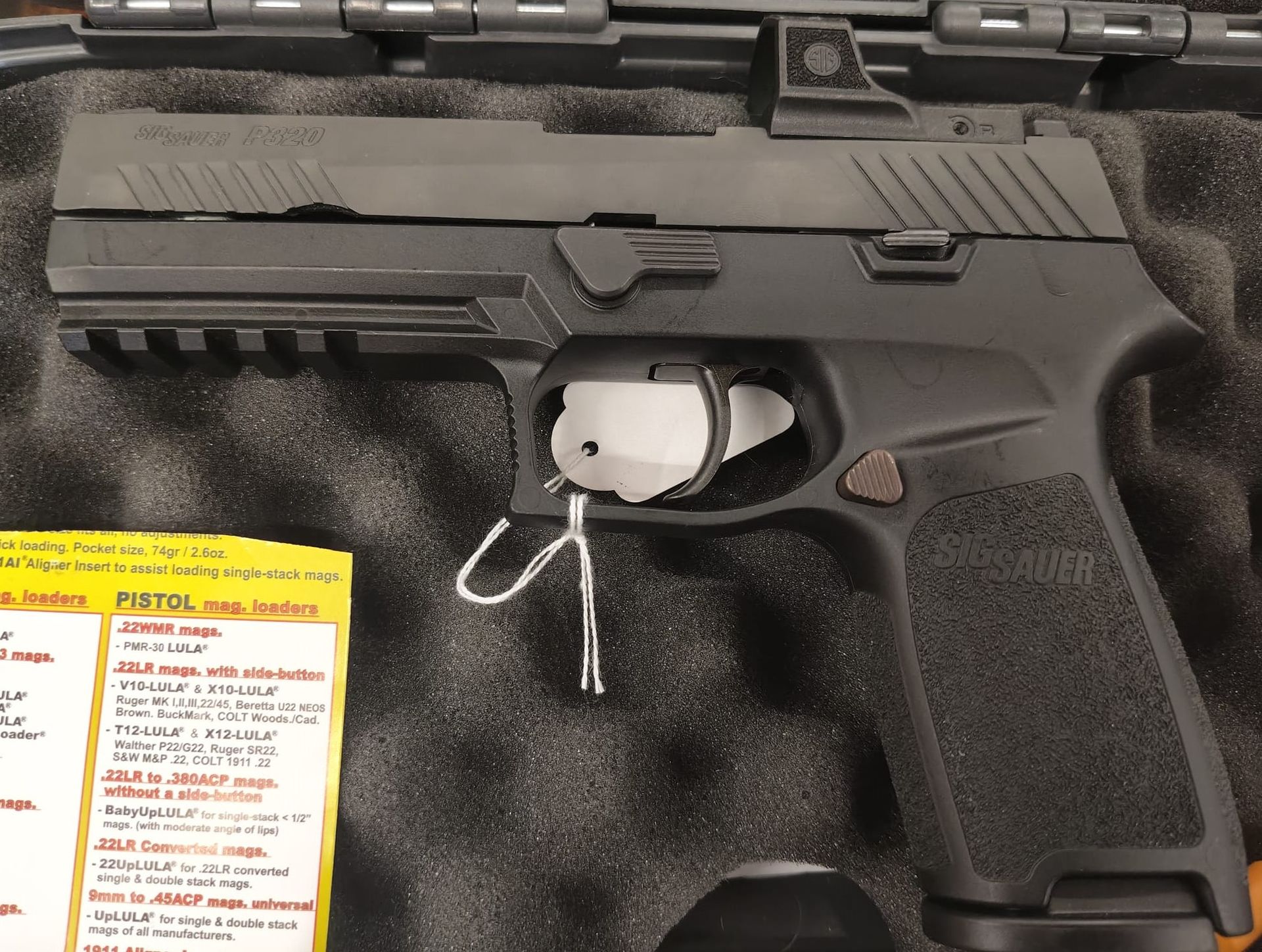 Pistola semiautomatica Sig Sauer modello P320 con punto rosso originale Sig Romeo.
Prezzo di 800,00€