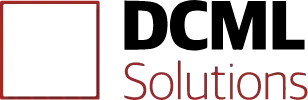 O logotipo da dcml solutions tem um quadrado vermelho no meio.