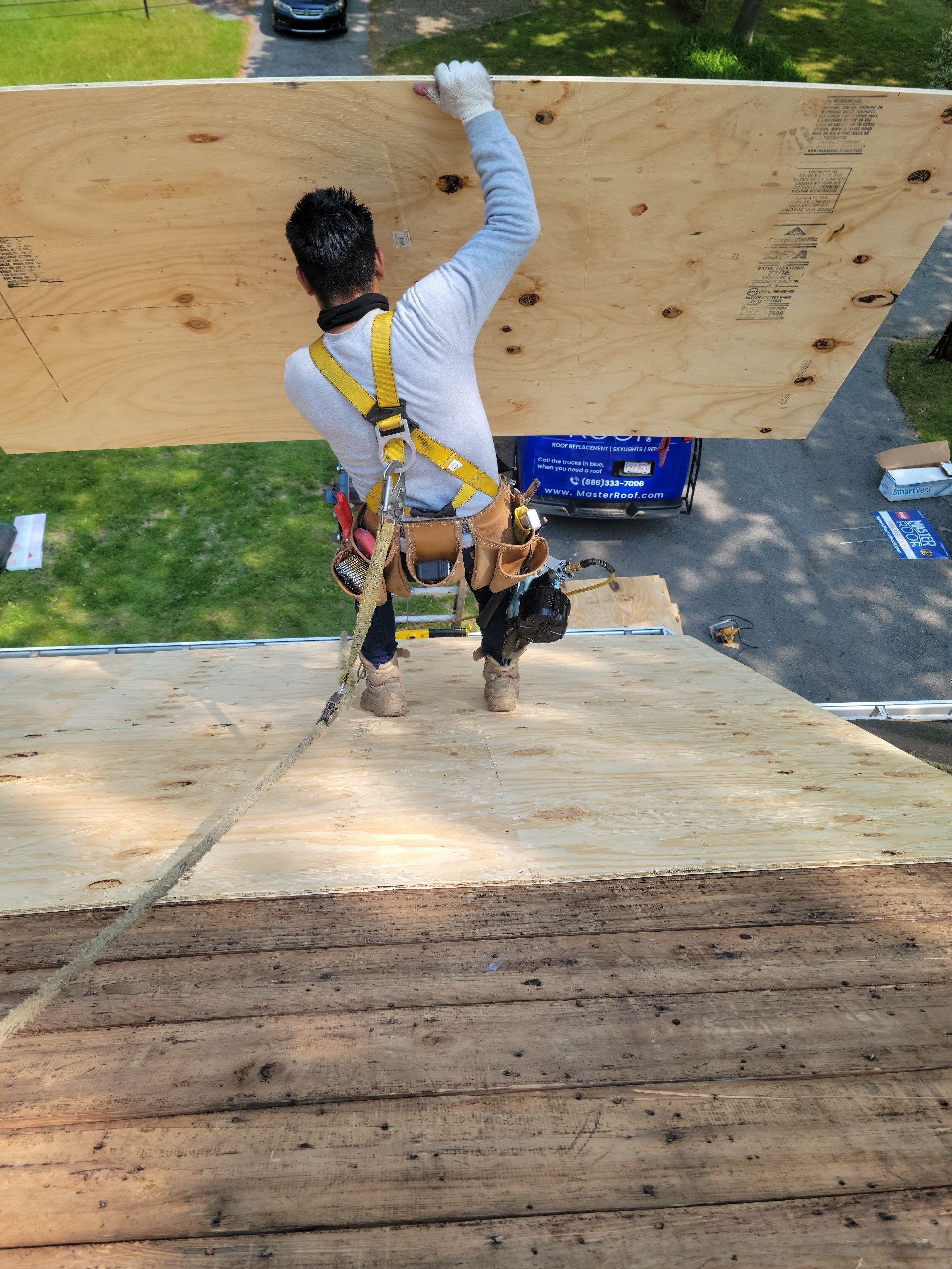 roofer working