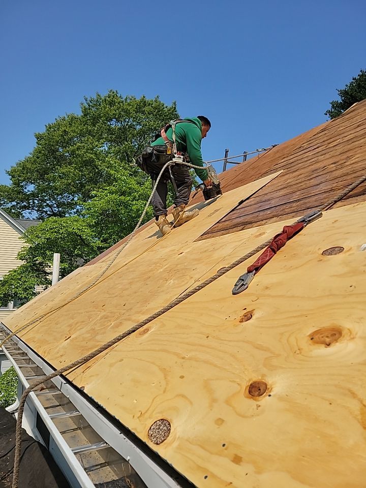 roofer working