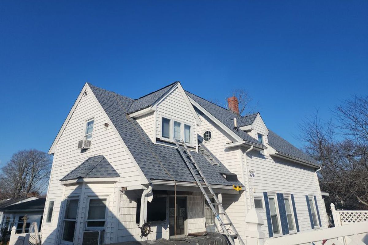 roofer working