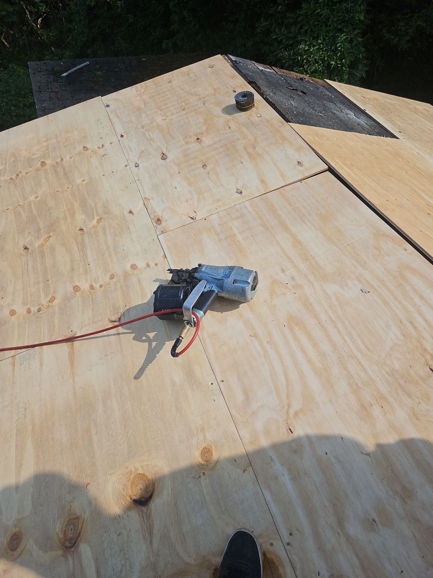 roofer working