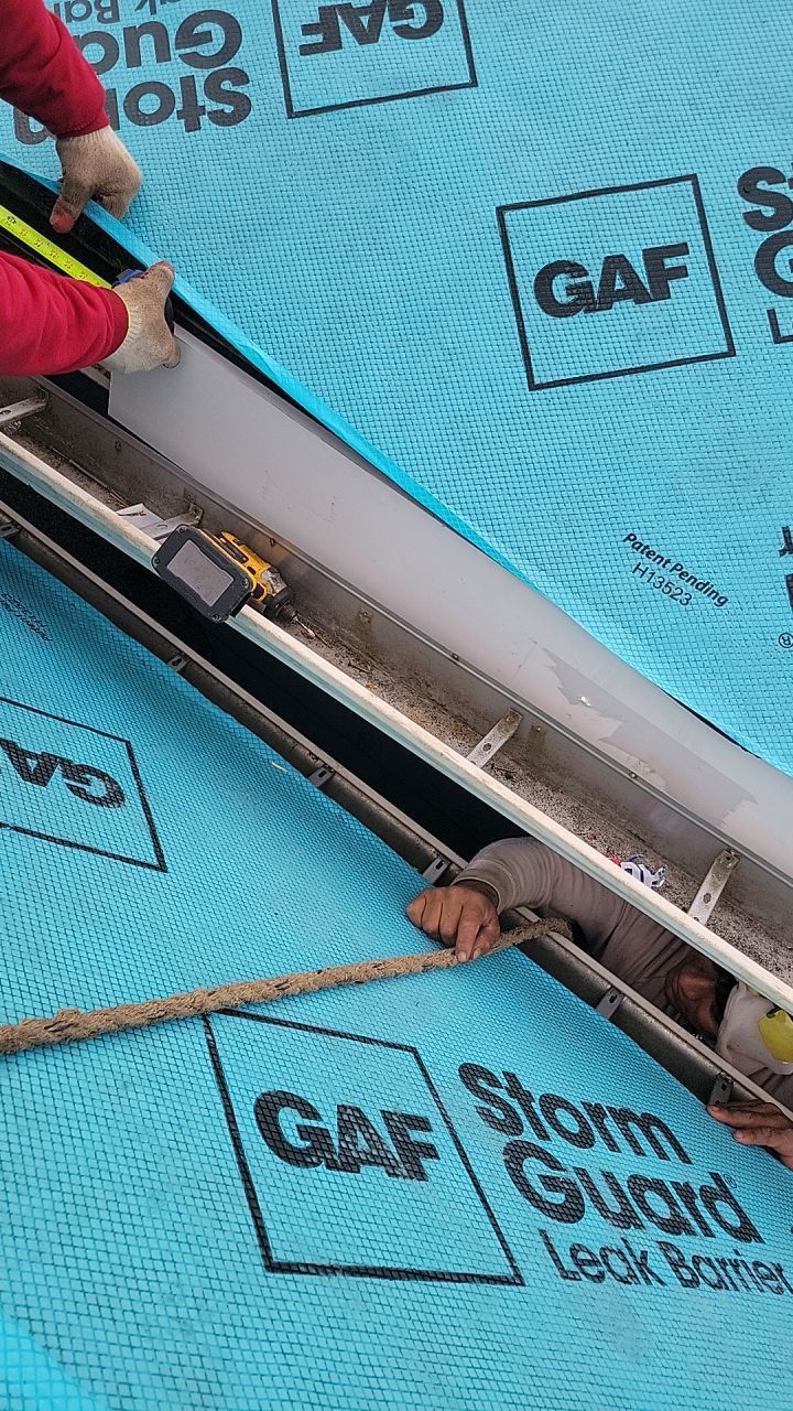 roofer working