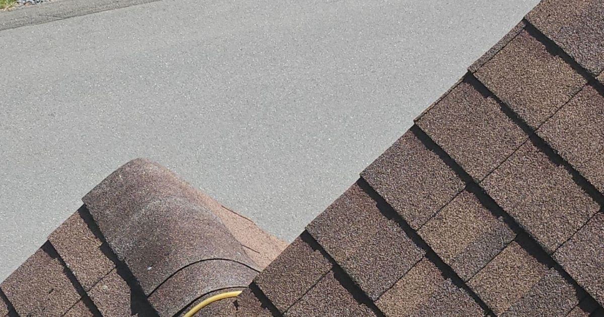 Picure of shingles and a ridge cap.