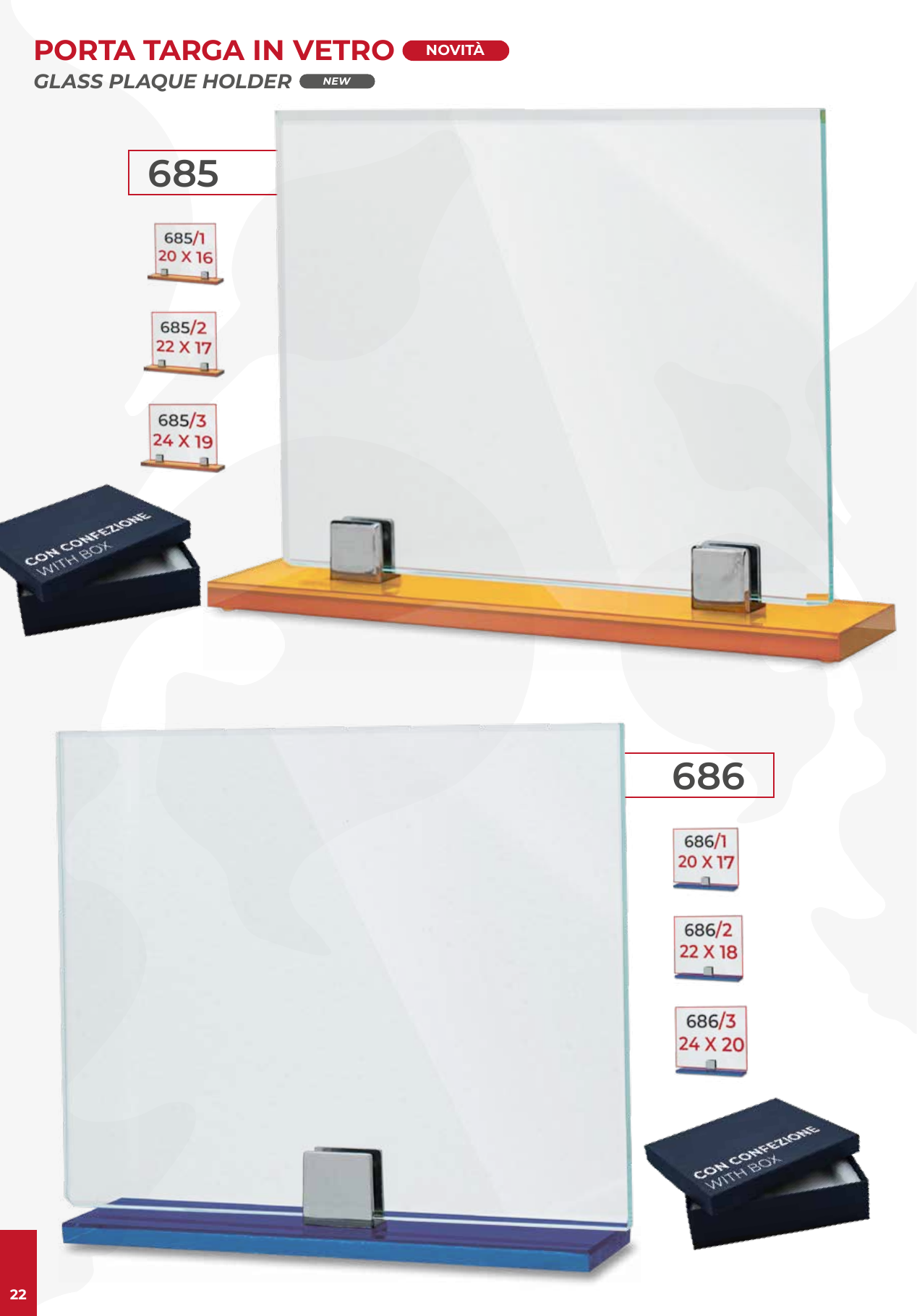 Pagina del catalogo che mostra due ripiani espositivi in ​​vetro trasparente con basi arancioni e blu e codici prodotto 685 e 686.