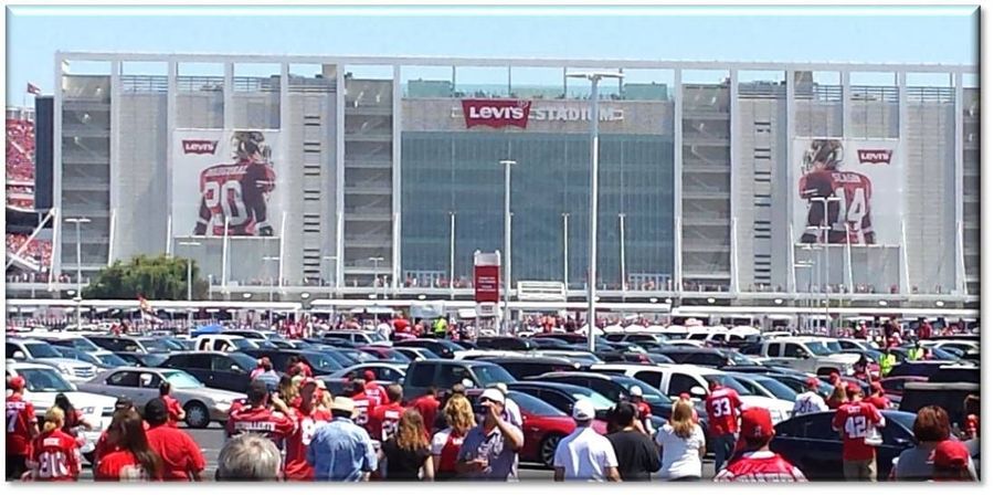 Fans arriving at Levi's Stadium on a 49ers game day