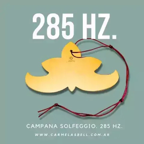Campana Solfeggio dorada, 285 Hz, sobre fondo verde azulado. Cuerda roja. Texto 