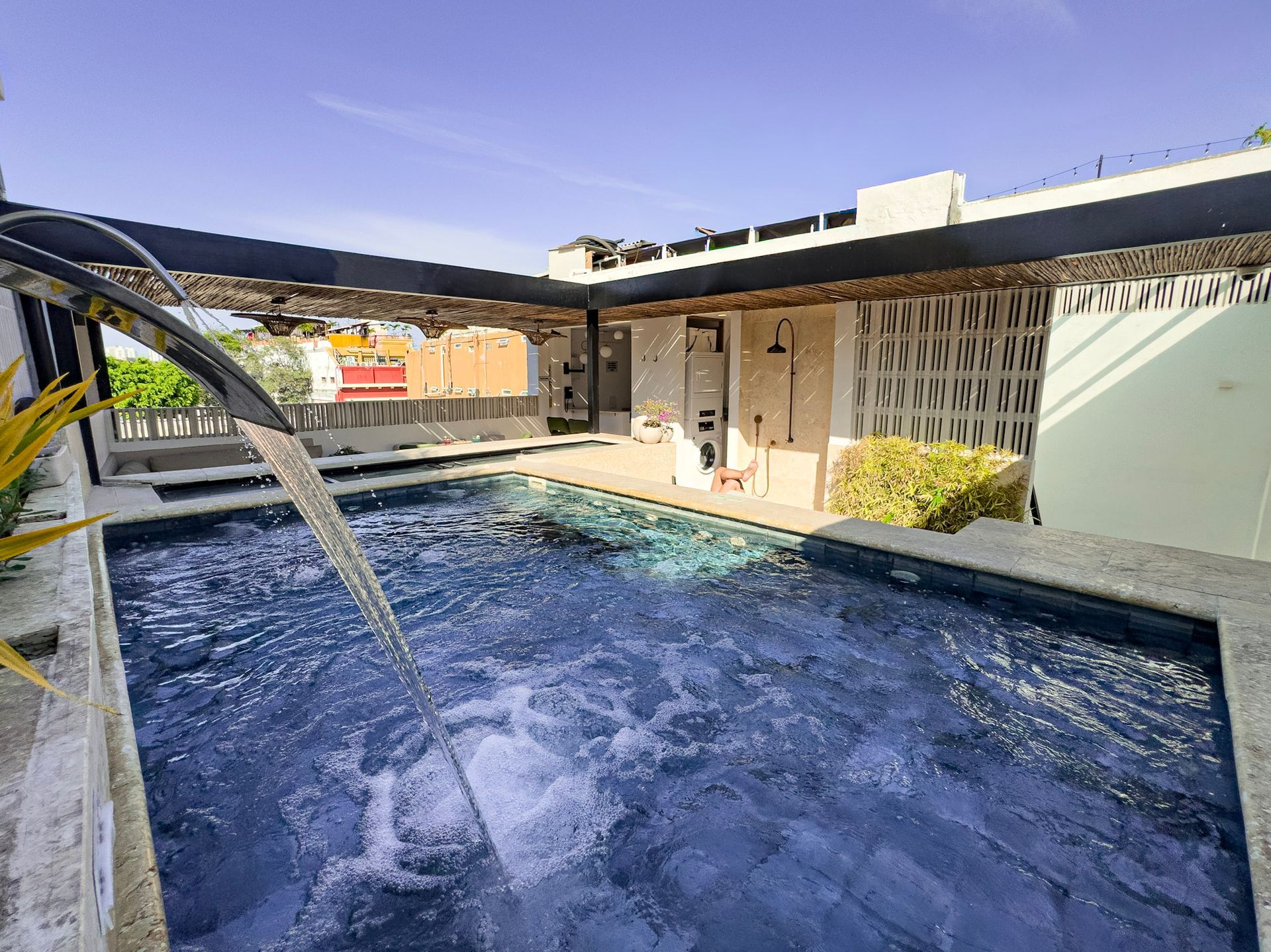 Piscina en la terraza de Casa Bugó Arsenal, casa completa en Getsemaní, Cartagena