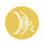 Logo mit einer weiblichen Brust in einem gelben Kreis, die Milch produziert. Schriftzug „MUTTERMILCHGOLD“ 