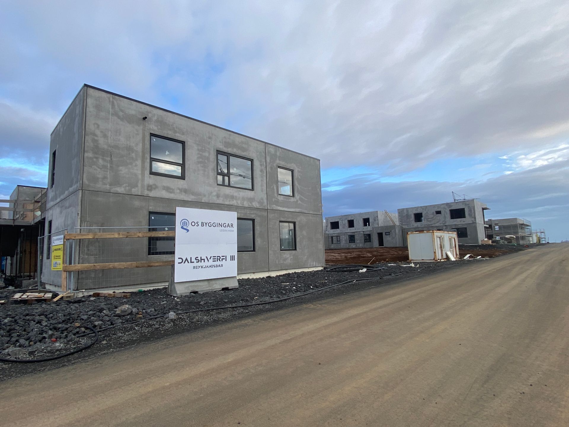 Reising forsteyptra eininga lokið við fyrsta áfanga Dalshverfis