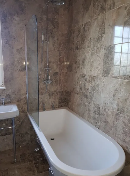 Complete bathroom fitting